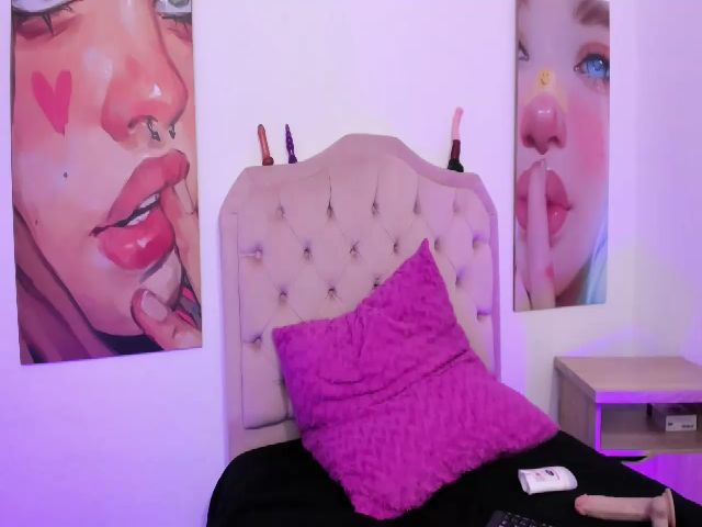 Live sex webcam photo for Evee_j #262242878