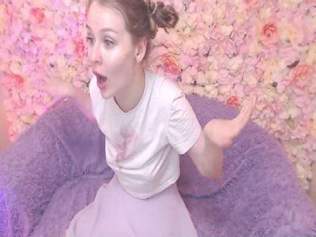 Live sex webcam photo for AliceKinkyGir #254007783