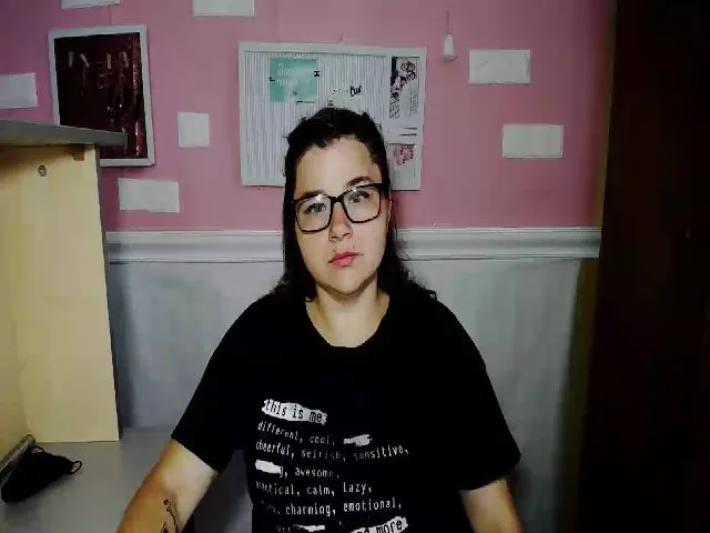 Live sex webcam photo for MonLais #256784474