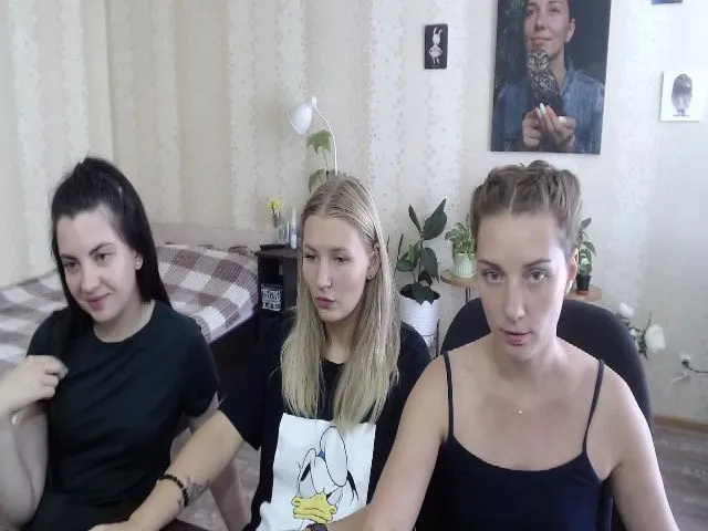 Live sex webcam photo for Emi_lywild #264298695