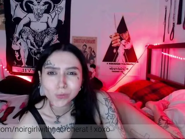 Live sex webcam photo for Clitbait #261017809