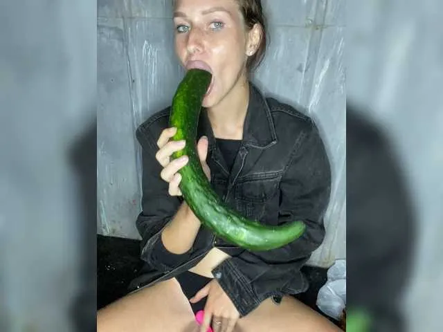 Live sex webcam photo for Sweet-Emma-1 #265048914