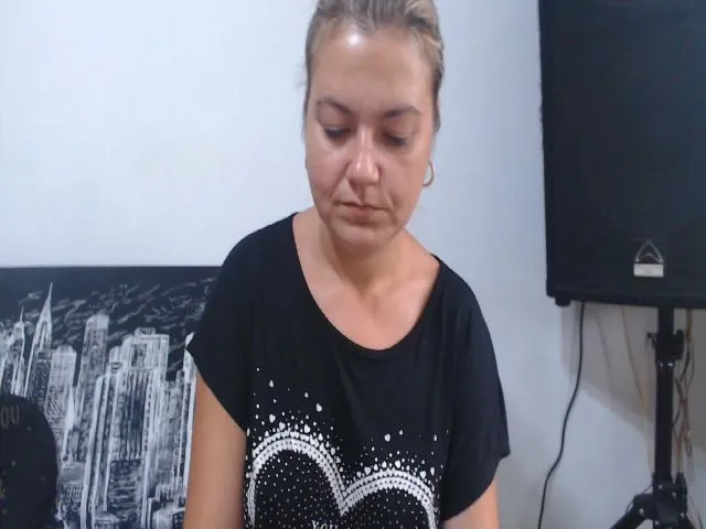 Live sex webcam photo for Softhottmilf #264088288