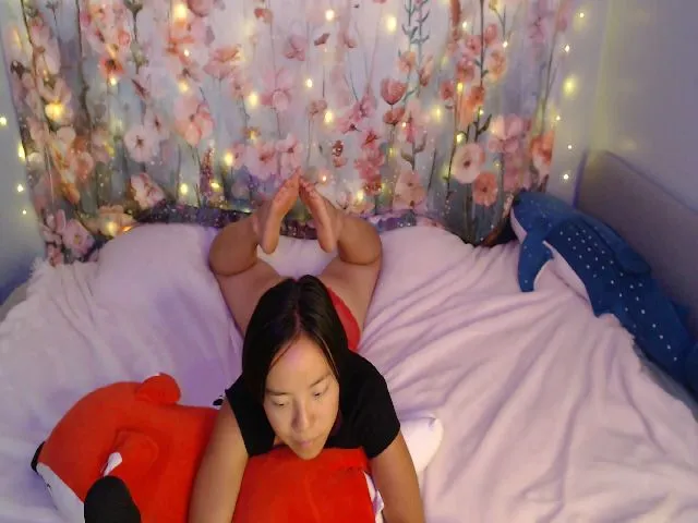 Live sex webcam photo for Isa_Boop #264618894