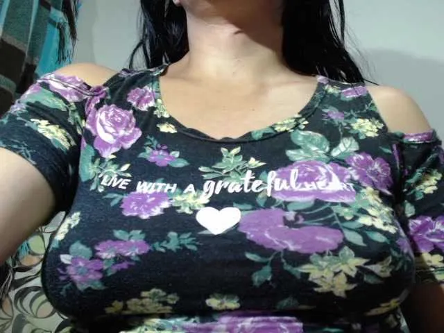 Live sex webcam photo for Renatta1987 #253403512
