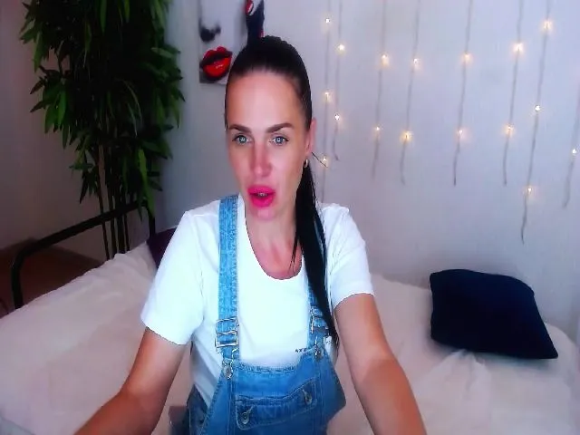 Live sex webcam photo for Laura_Smith #253669380