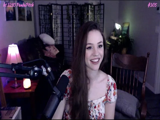 Live sex webcam photo for Sophelia #254996693