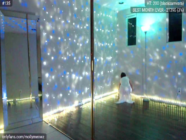 Live sex webcam photo for MollyMeowz #261832060