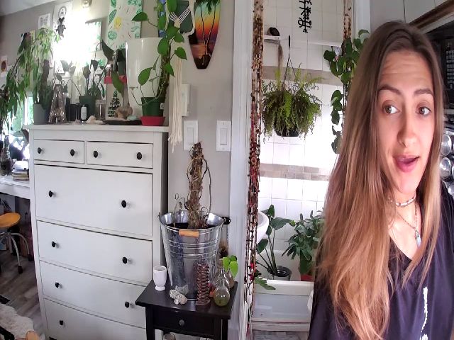 Live sex webcam photo for Sexylexi211 #260767080