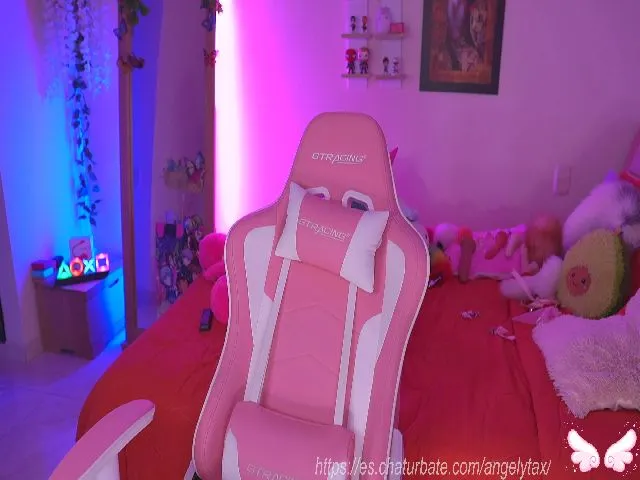 Live sex webcam photo for Angelytaxx #262386182