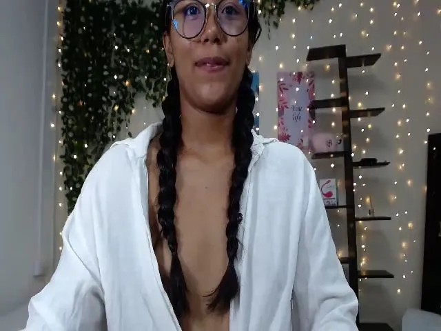 Live sex webcam photo for JOLIE_ABALO #261883753