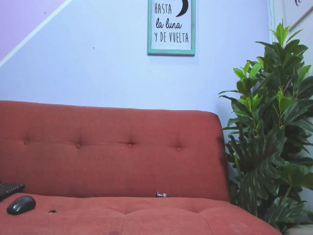 Live sex webcam photo for AntonelaBella #254351952