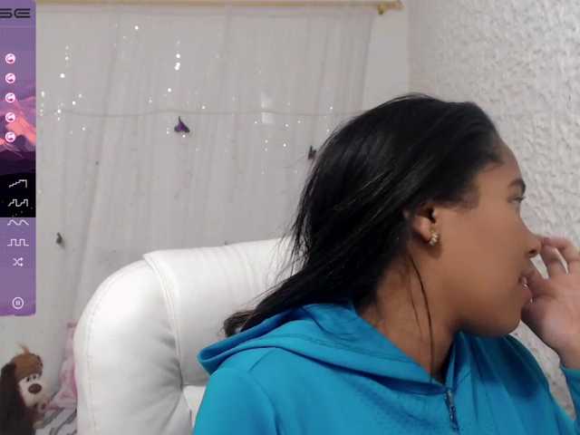 Live sex webcam photo for Zoe-19- #250855346