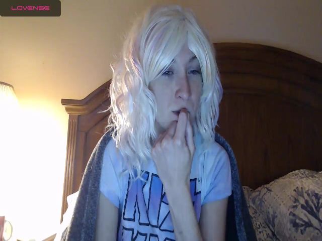 Live sex webcam photo for xKawaiiQueenx #254995964