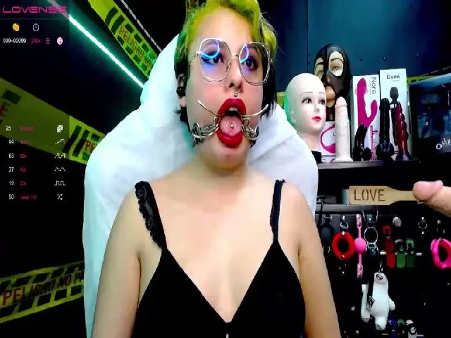 Live sex webcam photo for Rubi_slave #261184148