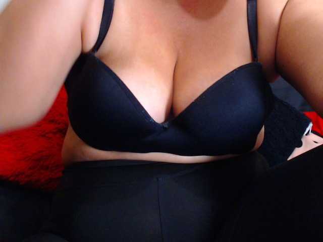 Live sex webcam photo for TrishaX #245446328
