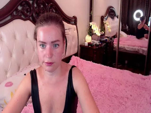 Live sex webcam photo for LizzyMayers #255173918