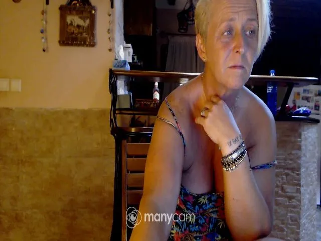 Live sex webcam photo for PinkLillyRose #253527432