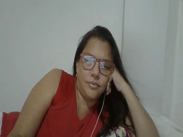 Live sex webcam photo for SweetLola01 #263553028