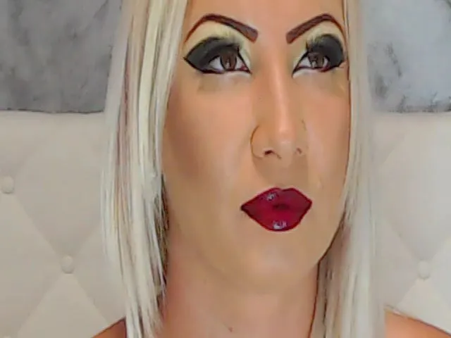 Live sex webcam photo for AnnabelCarly #252279806