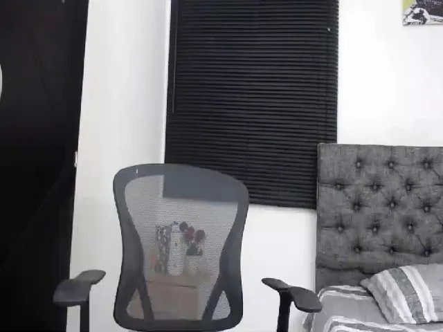 Live sex webcam photo for Andrea_greey #254652700