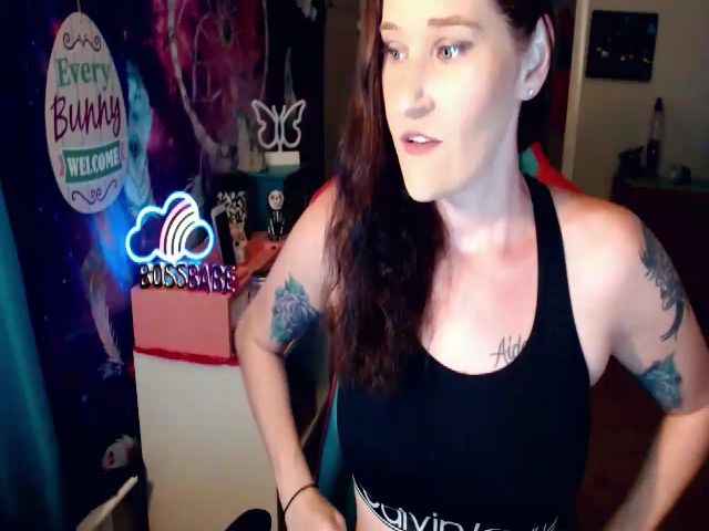 Live sex webcam photo for Lolabunny9 #255493951