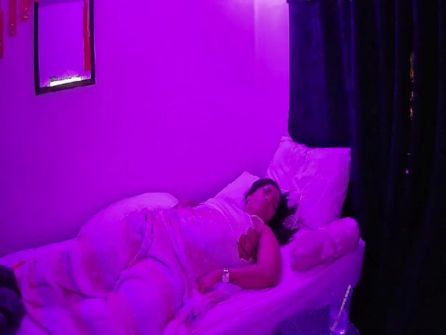 Live sex webcam photo for Brandyebony #253033299