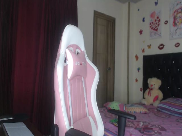 Live sex webcam photo for MIA_LOVE24 #258449378