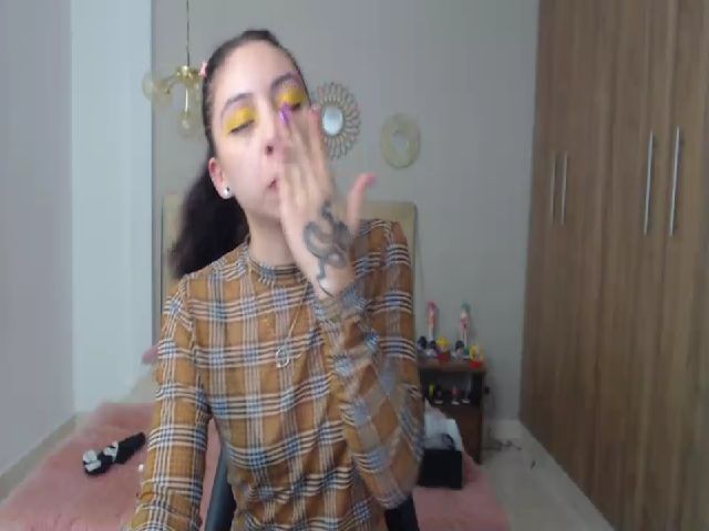 Live sex webcam photo for Emily_evans18 #252987859