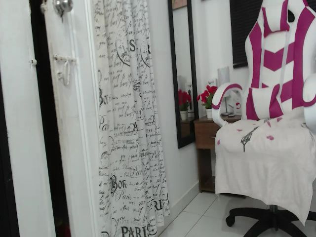 Live sex webcam photo for Andrea_acker #263783053