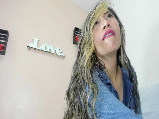 Live sex webcam photo for Amelia_lov #263631027