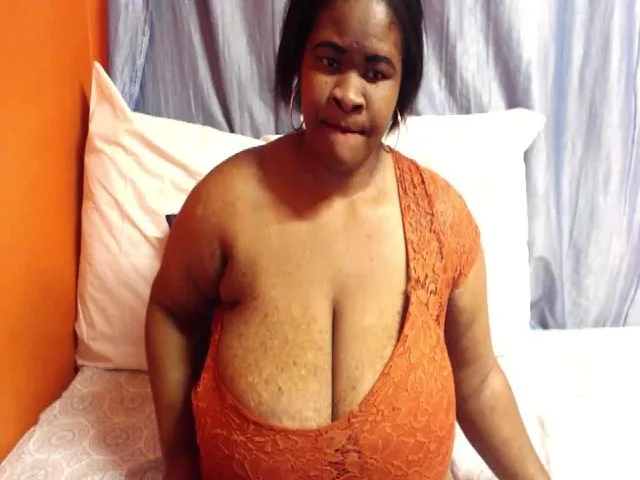 Live sex webcam photo for Sweetnozie #262263462