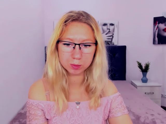 Live sex webcam photo for LizaSwan #254071334