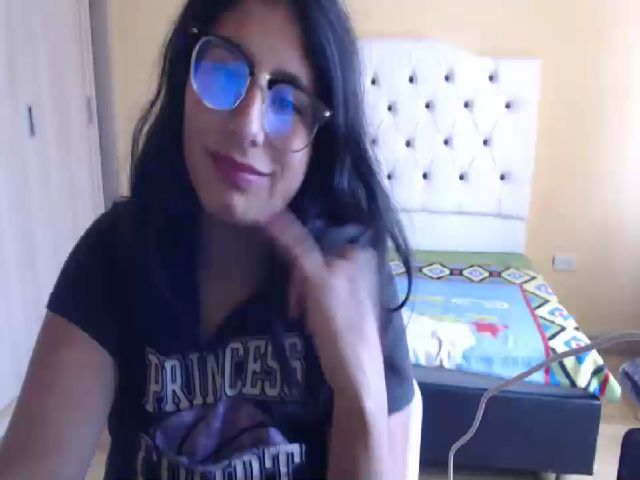 Live sex webcam photo for Aishafoxxx #253547705