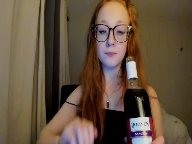 Live sex webcam photo for Haileystormxo #252371818