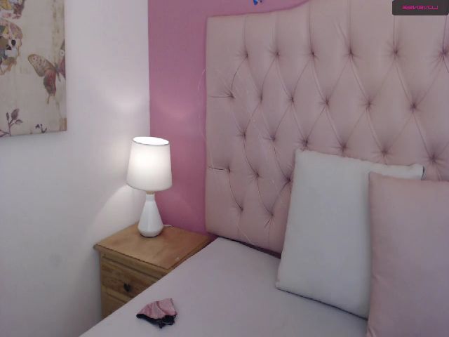 Live sex webcam photo for Keyra_R #255323688