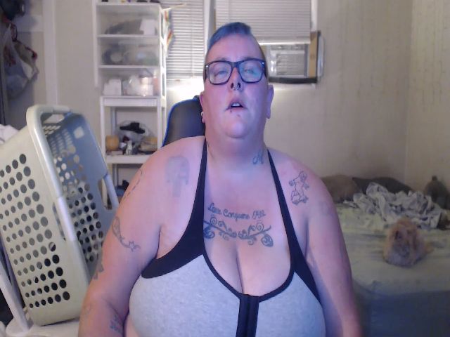 Live sex webcam photo for PunkChick420 #257401152