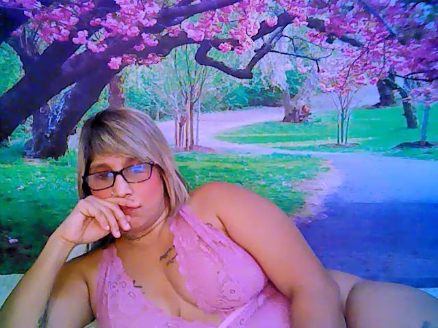 Live sex webcam photo for Roxyfoxy69 #264576382