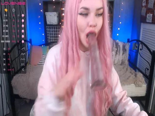 Live sex webcam photo for KerryBlair #254391640