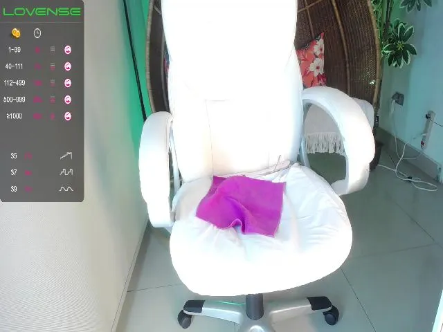 Live sex webcam photo for AiriKim #259686345