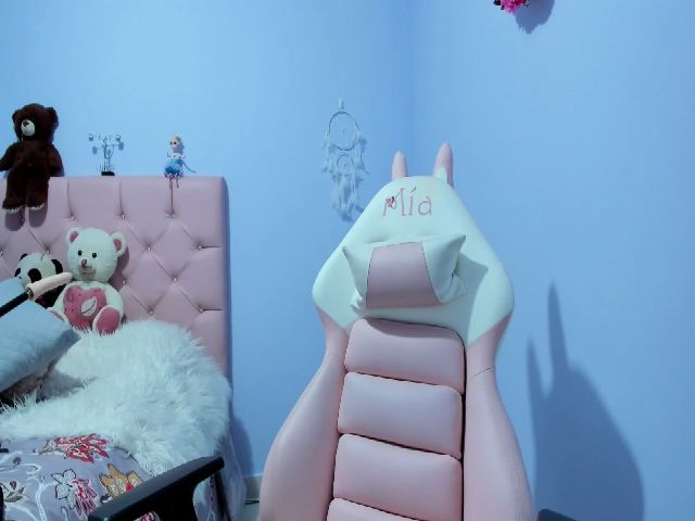 Live sex webcam photo for Mia_lambertt #263484271