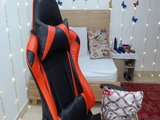 Live sex webcam photo for Lucy007_ #252382243