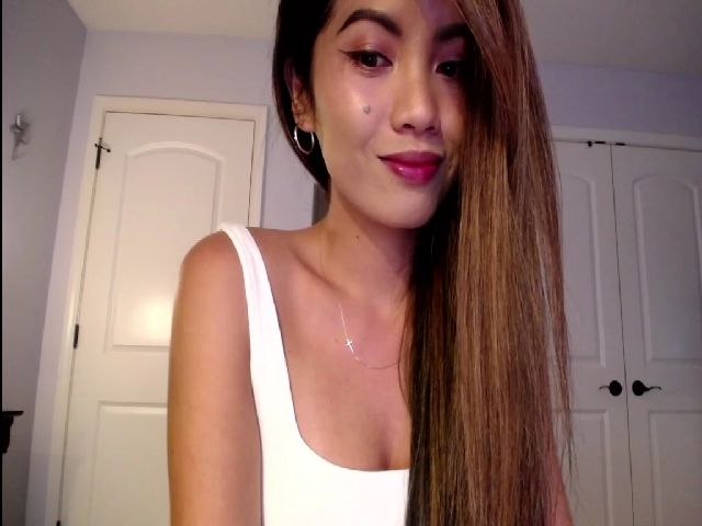 Live sex webcam photo for AsianLuv_4U #258788513