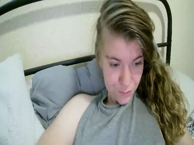 Live sex webcam photo for Trixiegirl3 #255962586