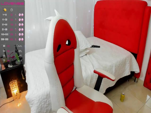 Live sex webcam photo for Sknnyysweettt #253482658