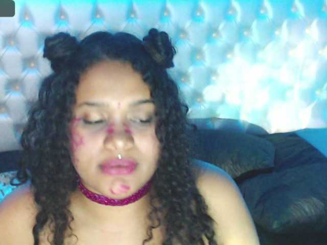 Live sex webcam photo for jamaicaawolf #241367560