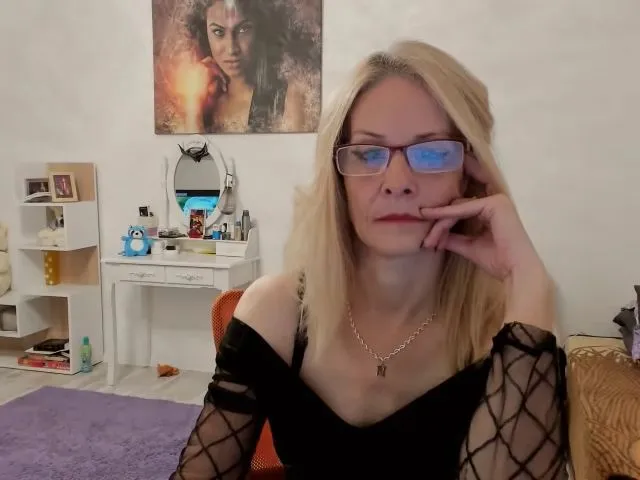 Live sex webcam photo for AngelKaty69 #263329201