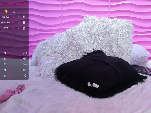 Live sex webcam photo for Sharlotte_e #262304572