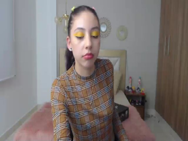 Live sex webcam photo for Emily_evans18 #252965102