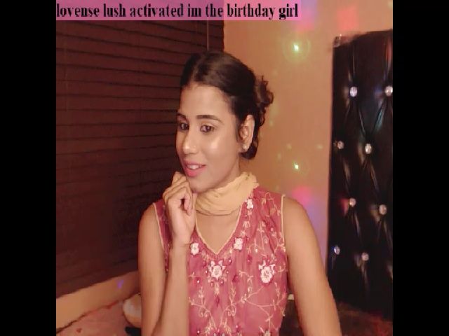 Live sex webcam photo for PARADISEQEEN #253943755